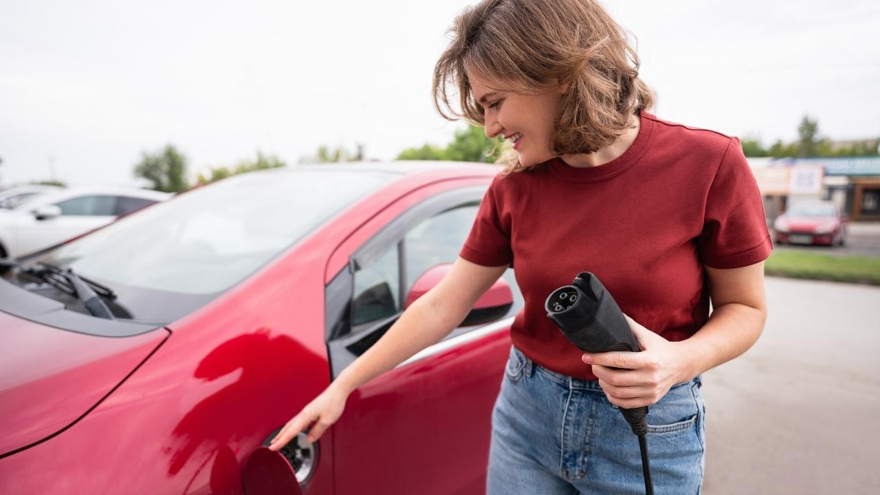 Besitzer von Elektroautos: Einfache Möglichkeiten, bis zu 600 € pro Jahr zu sparen